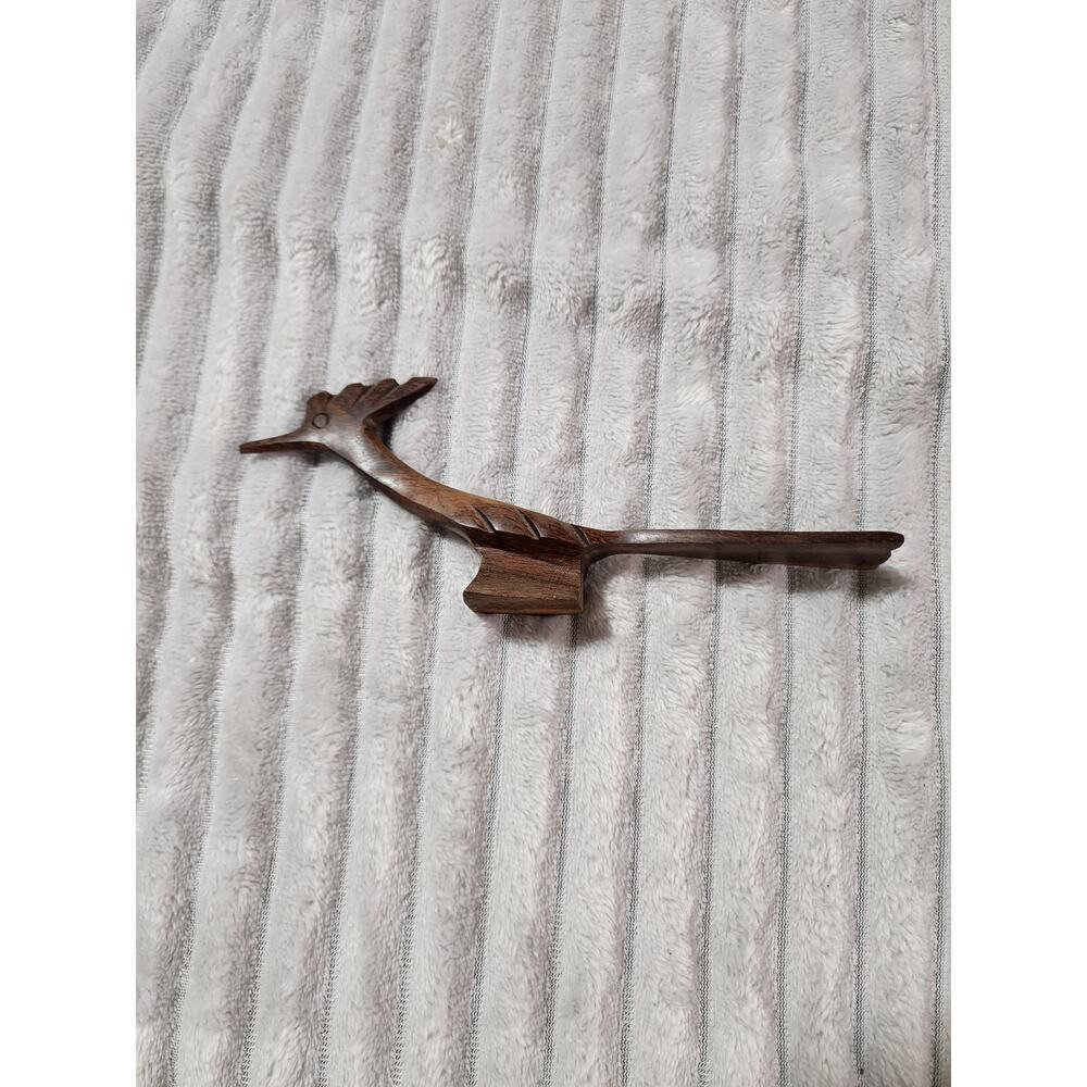 Carved wooden roadrunner 7 inches  b34